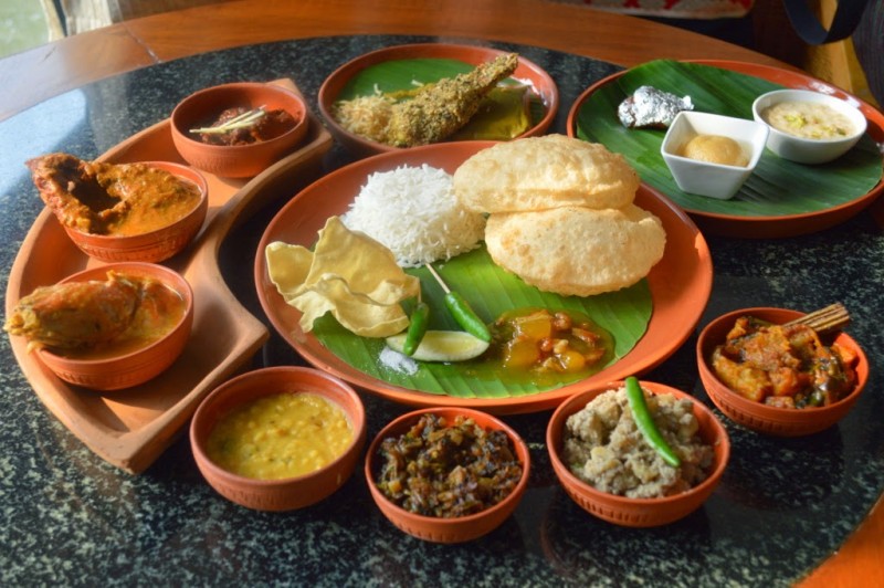 7 Popular Bengali Lunch Options for a Delectable Sunday Feast: From Macher Jhol to Ilish