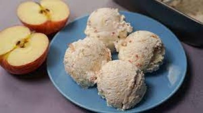 Tasty ice cream made from apples, perfect in both health and taste.