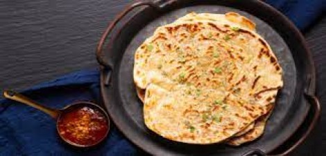 Make garlic paratha for breakfast in winter with this easy recipe, children will also like it