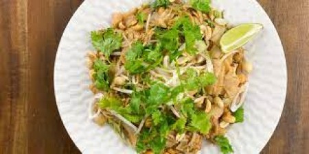 जानिए कैसे बनाया जाता है Vegetarian Pad Thai