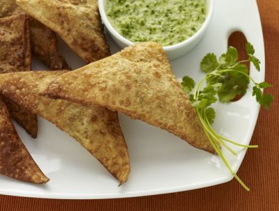 Serve the spicy and tasty Samosa to your guests