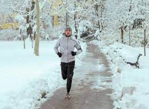 Cold or hot... which water should one drink during workout or walk in winter?