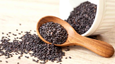 What are the benefits of eating black sesame seeds in winter?