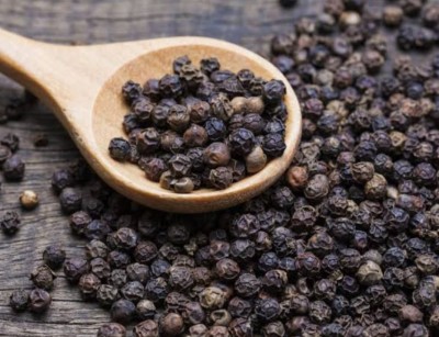 If you want to control high BP immediately then eat black pepper in this manner, it will reduce immediately