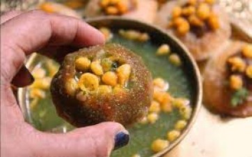 Do you know the disadvantages of eating golgappas from street vendors?