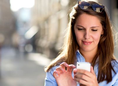 Excessive use of mobile phones weakens the eyesight