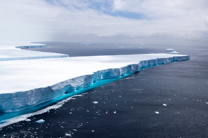 Will the cities situated on the seashore disappear? The world's largest iceberg is slipping