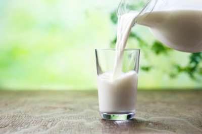 गाय हो या भैंस... किसका दूध ज्यादा फायदेमंद है? जानिए किस उम्र में कौन सा दूध पीना चाहिए?