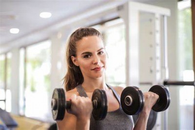 Why lifting weights is beneficial to women's health ?