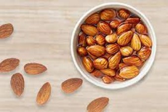 Women should eat so many soaked almonds everyday, only then the benefits will be seen in the body