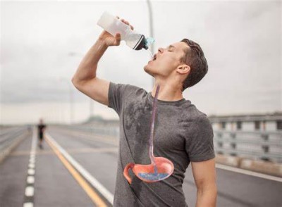 Drinking water while standing is dangerous, is it a myth or truth, know here what science says