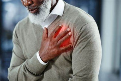 इन लक्षणों का मतलब है कि दिल में कुछ गड़बड़ है, तुरंत डॉक्टर से करें संपर्क