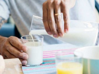 आपके घर में आने वाला दूध असली है या नकली? अब तरह करें पता