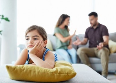 माता-पिता को अपने बच्चों से कभी नहीं कहनी चाहिए ये चार बातें, वरना बिगड़ सकते हैं रिश्ते