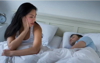 नींद की कमी से बिगड़ सकते हैं रिश्ते