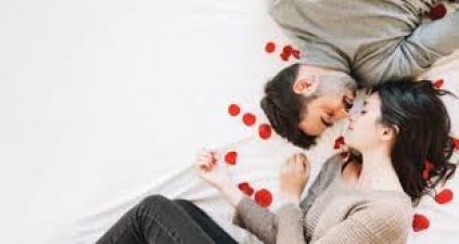 इन 5 तरीकों से करें बॉयफ्रेंड से अपने प्यार का इजहार, रिश्ते में घुल जाएगा रोमांस