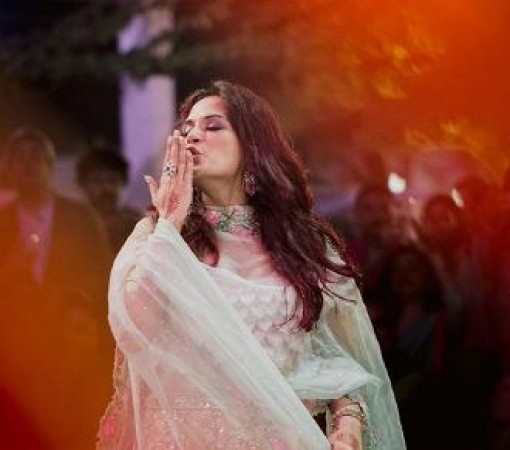 Richa Chadha And Ali Fazal Shares Pictures From Her Mehndi Ceremony ...