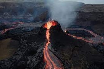 विश्व में सबसे अधिक ज्वालामुखी किस देश में हैं, इन्हें देखने के लिए आते है दूर दूर से पर्यटक