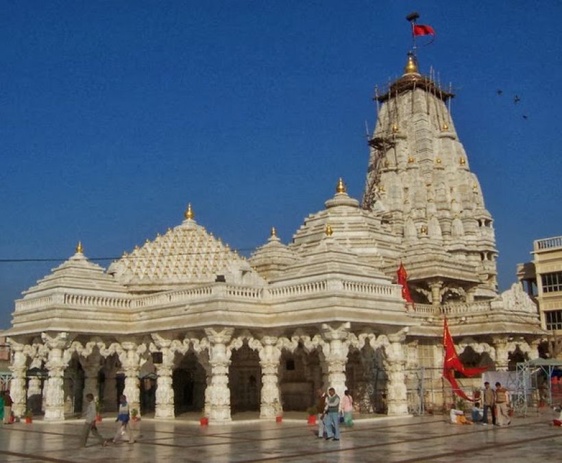 భారతదేశంలో సందర్శించడానికి 15 అత్యంత ప్రసిద్ధ దేవీ ఆలయాలు