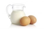 देखिये कैसे दूध और अंडा चमकाता है आपको