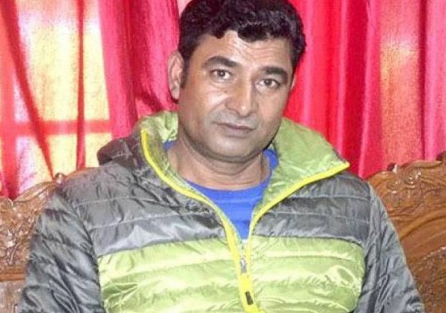 जम्मू-कश्मीर में आतंकियों ने भाजपा नेता अनवर खान पर किया हमला, गार्ड शहीद