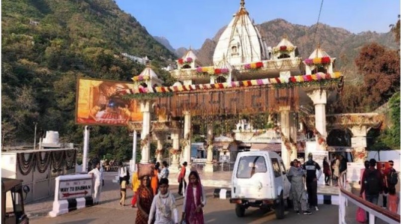 Mata Vaishnodevi's court flourished in Navratri, the number of devotees crossed one lakh in 3 days