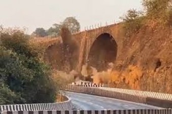 Amritanjan bridge built on the demolished Mumbai-Pune Expressway, constructed by the British 190 years ago