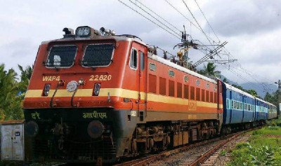 Railways earning Rs22 lakhs daily in the name of convenience fee