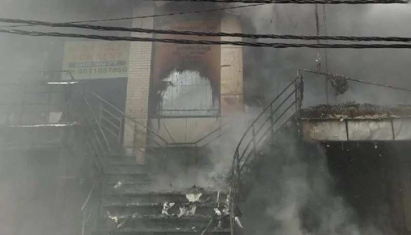 A massive fire broke out in Delhi's famous Troy restaurant, 12 fire tenders on the spot