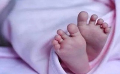 Woman gave birth to a newborn in bathroom, baby's head got stuck in the commode and then...