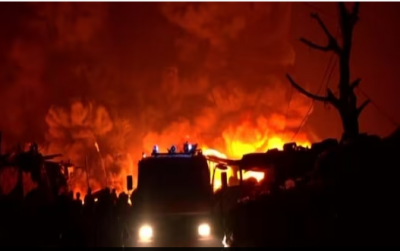 दिल्ली के 3 इलाकों में लगी आग, दमकल विभाग की गाड़ियां मौके पर