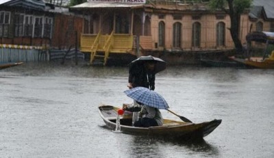 जम्मू में तेज गर्मी से बर्फ़बारी और बारिश ने दी राहत