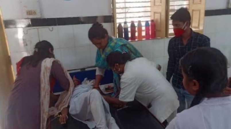 15 children of Jawahar Navodaya Vidyalaya fell ill after eating poha, family members created a ruckus