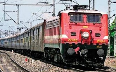 Train hits several vehicles at railway crossing in Shahjahanpur