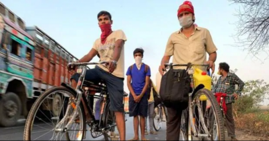 ना राशन है ना पैसा, साइकिल पर मुंबई से गोरखपुर के लिए निकल पड़े मजदूर