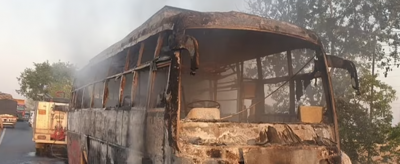 भिंड: टक्कर के बाद बस में लगी आग, भागकर सवारियों ने बचाई जान