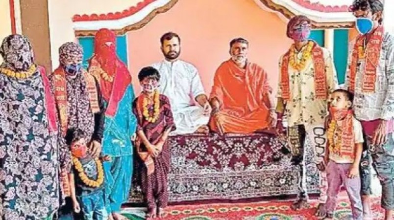 रशीदा बनी 'गीता' और हारून बन गया 'अरुण'..., यूपी में दो मुस्लिम परिवारों के 8 लोगों ने की 'घर वापसी'