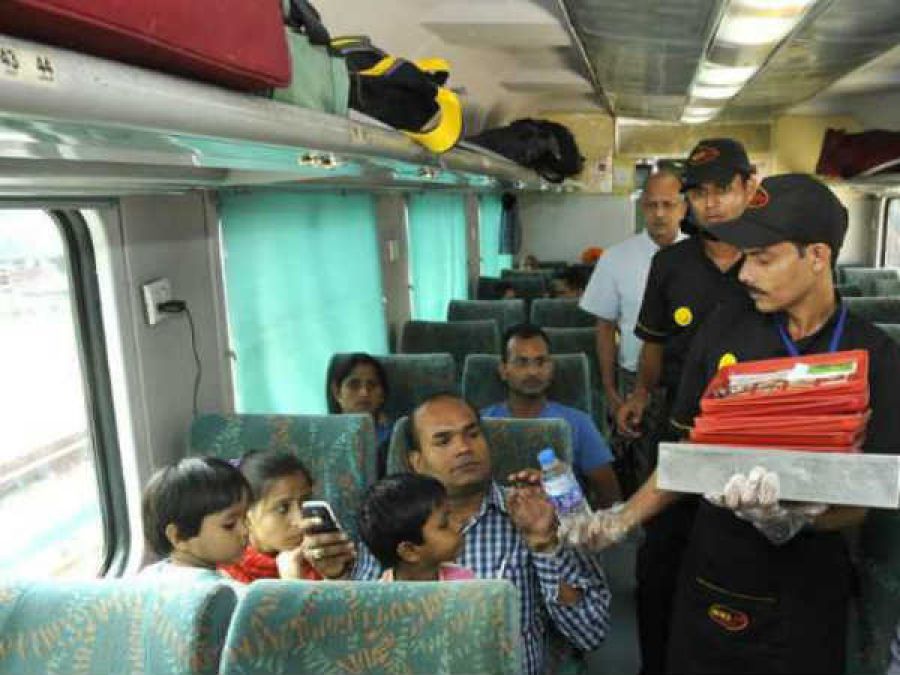 रेलवे ने कश्मीर के यात्रियों को दी बड़ी राहत, मंगलवार तक नहीं लगेगा कैंसिलेशन चार्ज
