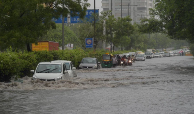 Heavy rains inundated Delhi, traffic jams in many places