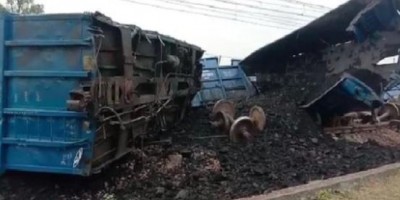 8 coaches of goods train derailed on Delhi-Rohtak railway line
