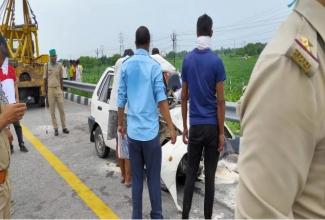 Tragic accident on Agra-Lucknow Expressway, car collided with standing truck