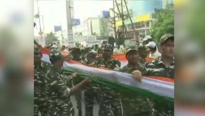 A 15 km long human chain formed to honor tricolor in Raipur