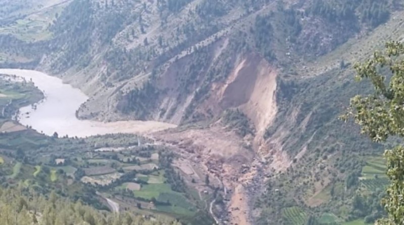 Himachal Pradesh Landslide blocks flow of Chenab