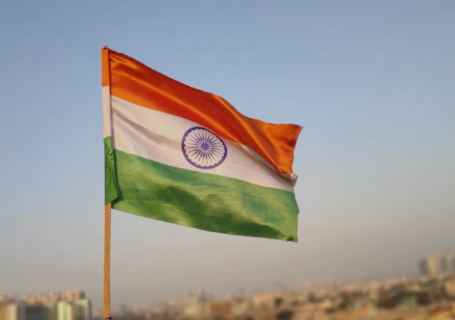 Video: भारतीय स्वतंत्रता दिवस पर 'प्रकृति' भी कर रही सलाम, पवनदेव ने खुद फहराया 'तिरंगा'