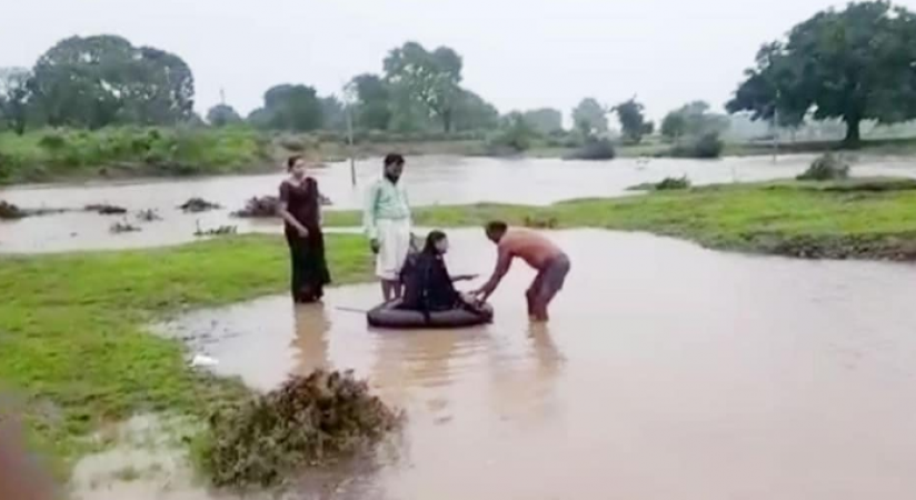 Pregnant woman has to cross river with help of tube and gave birth to a son...
