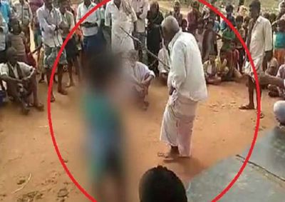 The girl who had eloped with her boyfriend was brutally beaten by the villager