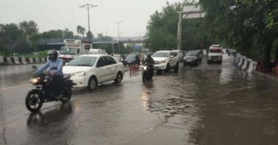 Torrential rains in Delhi causes waterlogging, traffic jam at many places