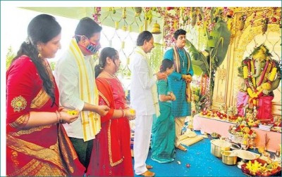 Governor Tamilisai and CM KCR offer special prayers to Lord Ganesha
