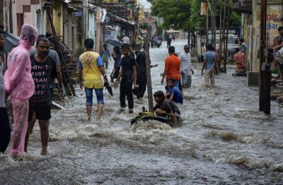 Flood continue wreaking havoc in Gujarat, 9 people dead so far