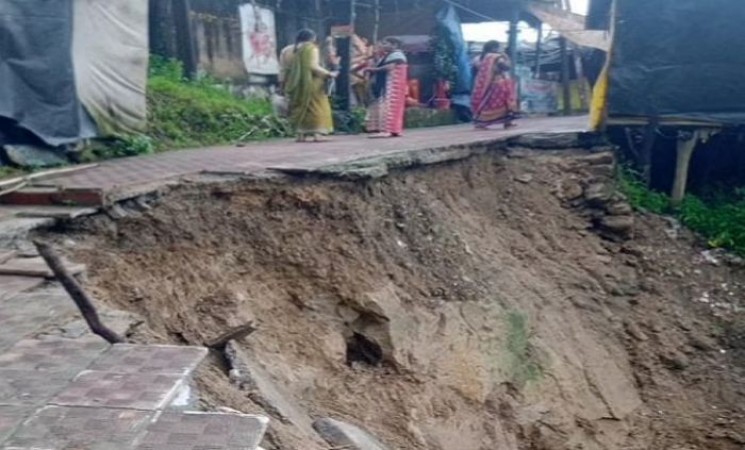 Uttarakhand receives heavy rain, over 200 roads clogged